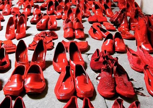 scarpe rosse contro al violenza sulle donne 580713.610x431